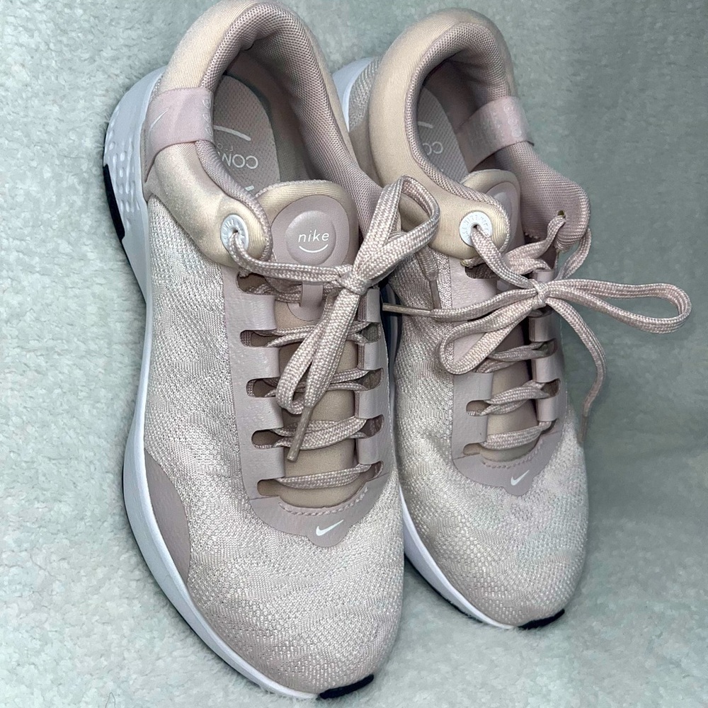 Nike Women's Sneakers in Light Pink and White